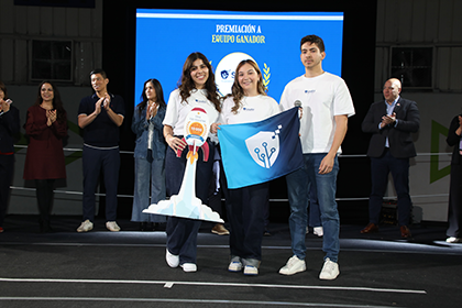 Equipo STAFIA ganadores USIL Challenge 2025